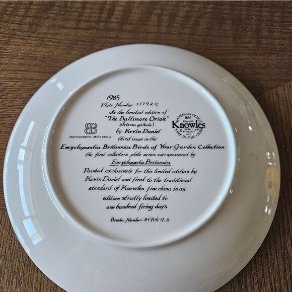 Encyclopedia Britannica VINTAGE NTAGE Knowles Kevin Daniel Decorative Plate - Picture 3 of 3